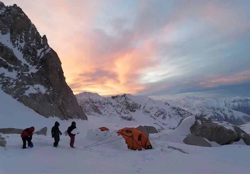 راهنمای بقا در شرایط بحرانی کوهستان (برف، مه، گم شدن)