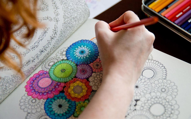 رنگ آمیزی ماندالا چگونه به کاهش استرس کمک می کند؟ رنگ آمیزی ماندالا چگونه به کاهش استرس کمک می کند؟
