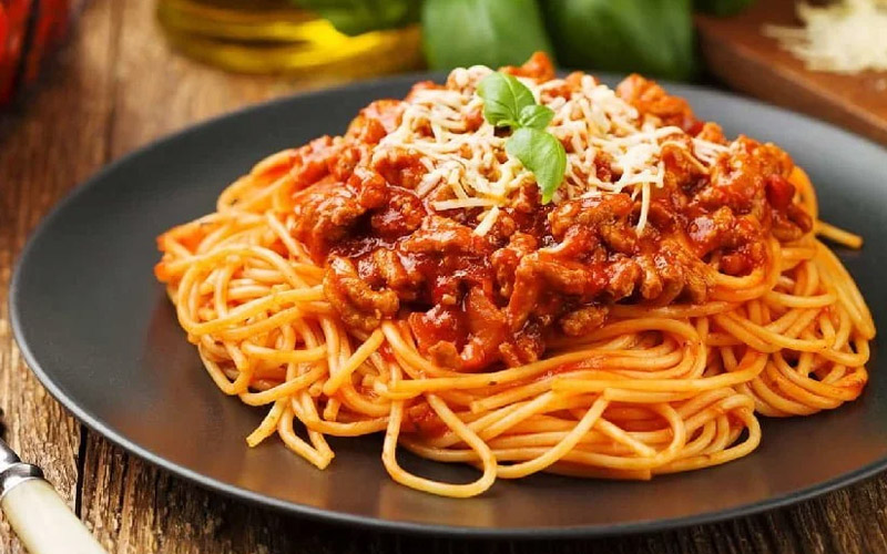 پاستا با سس گوجه فرنگی