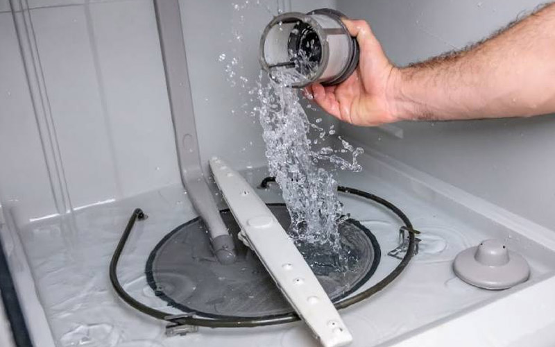 علت تخلیه نشدن آب ماشین ظرفشویی چیست؟