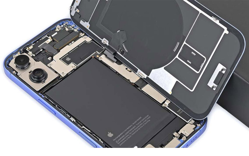 مقایسه دوام باتری و تجربه شارژ آیفون ایر و آیفون 17 مقایسه دوام باتری و تجربه شارژ آیفون ایر و آیفون 17