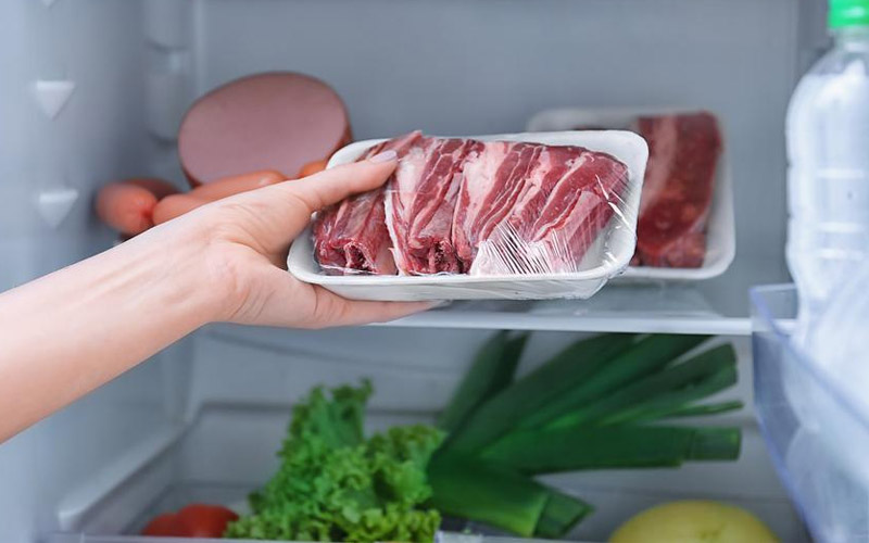 گام سوم: چیدمان مواد غذایی درون یخچال