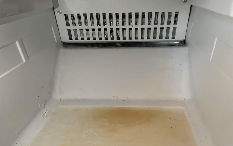 علایم بارز و روشن جهت گرفتگی ناودان یخچال علایم بارز و روشن جهت گرفتگی ناودان یخچال